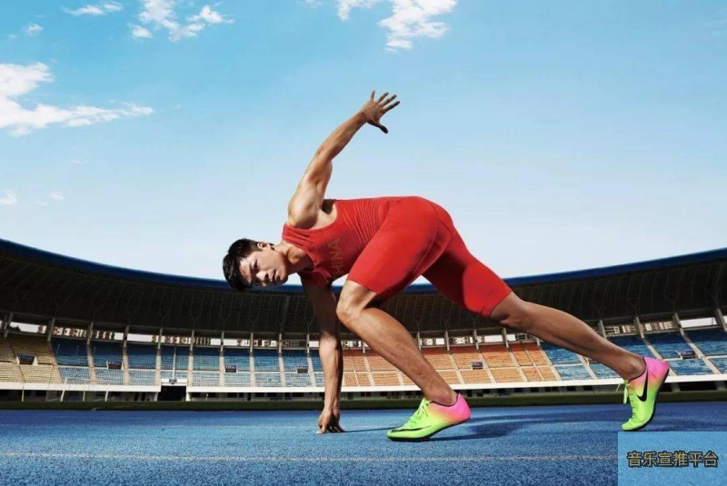 郎平夫妇跨年夜现身洛杉矶中餐厅 与亲朋好友相聚眉眼间满是轻松自在